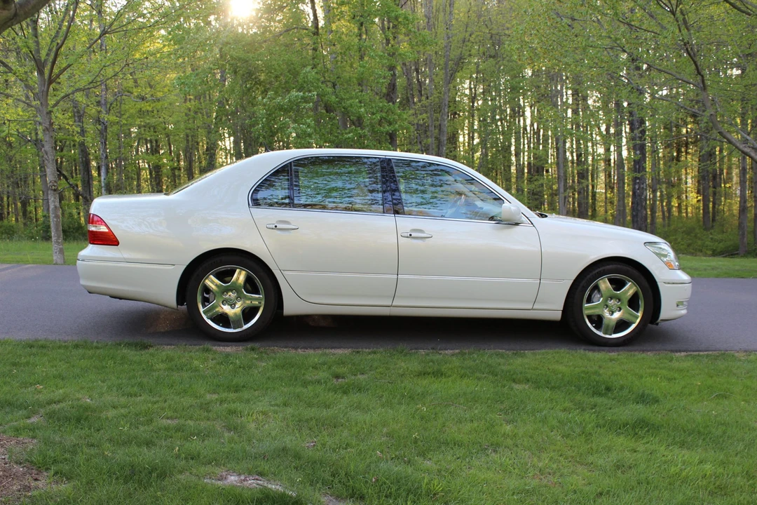 2006 Lexus LS 3rd Gen - Image 15 of 31