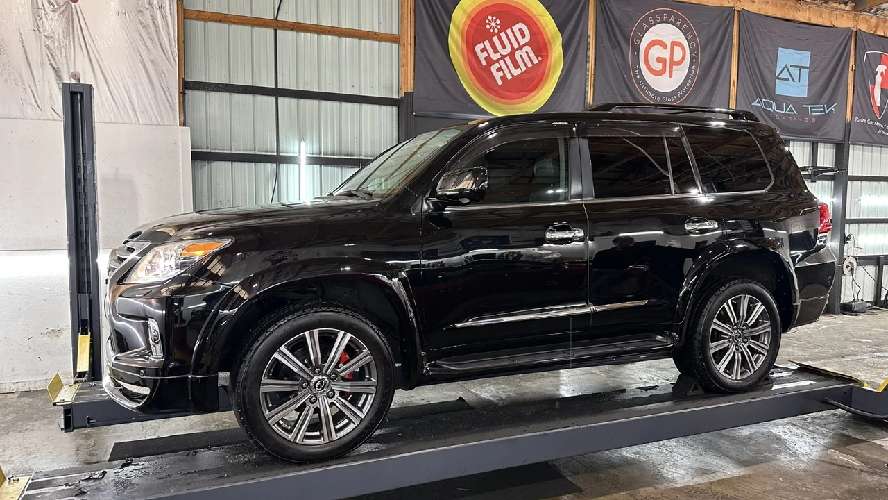2009 Lexus LX 3rd Gen - Image 24 of 31