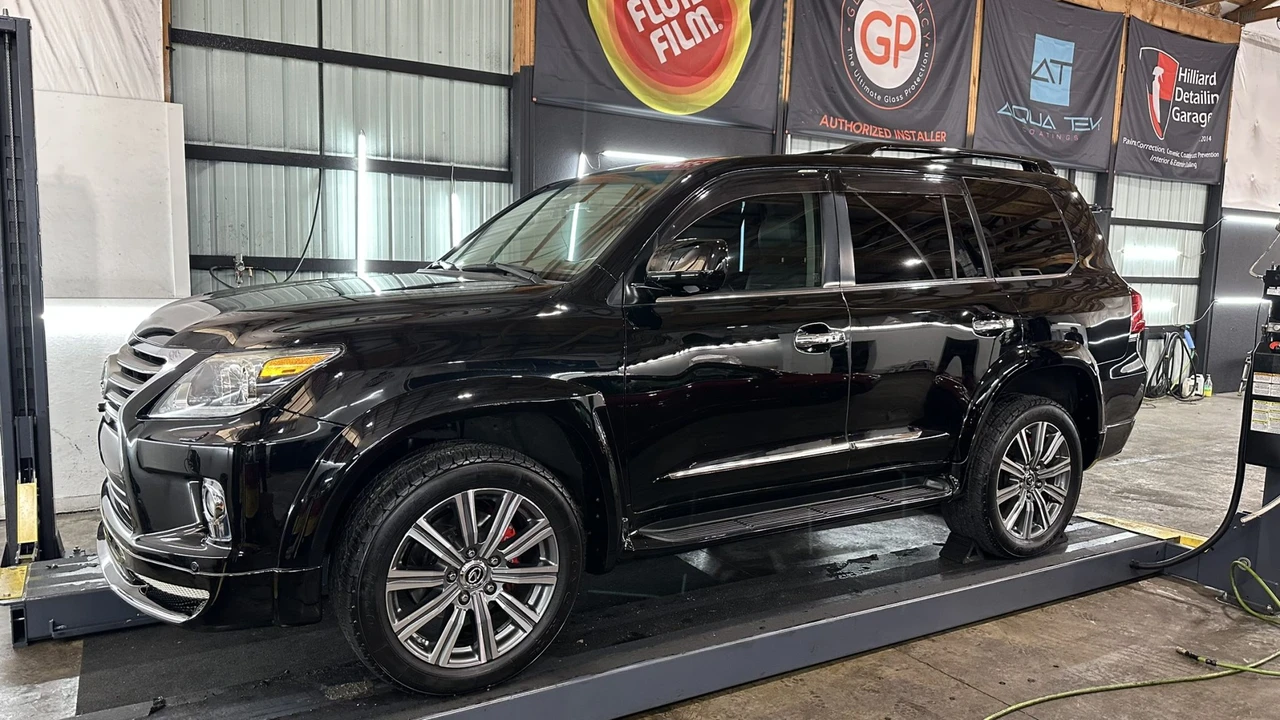 2009 Lexus LX 3rd Gen - Image 25 of 31