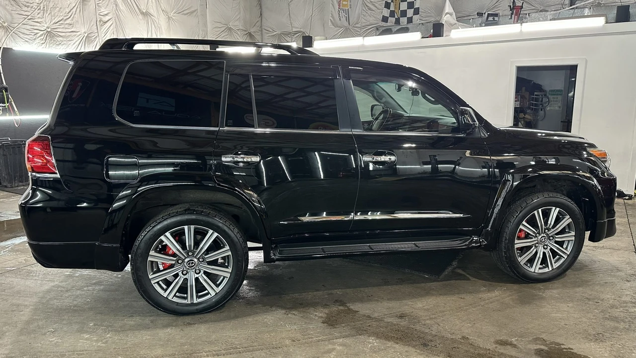 2009 Lexus LX 3rd Gen - Image 12 of 31