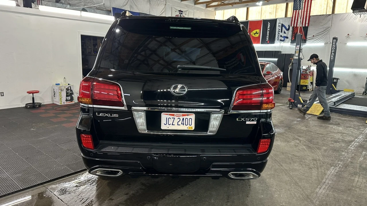 2009 Lexus LX 3rd Gen - Image 16 of 31