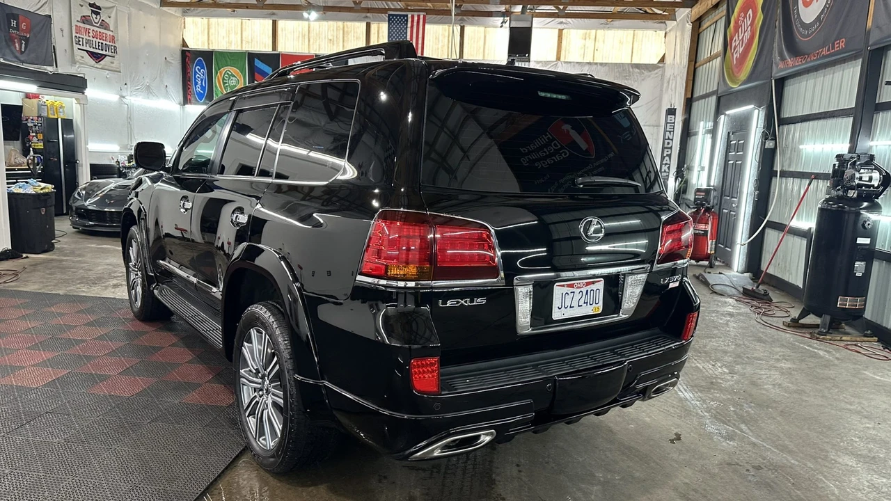 2009 Lexus LX 3rd Gen - Image 17 of 31