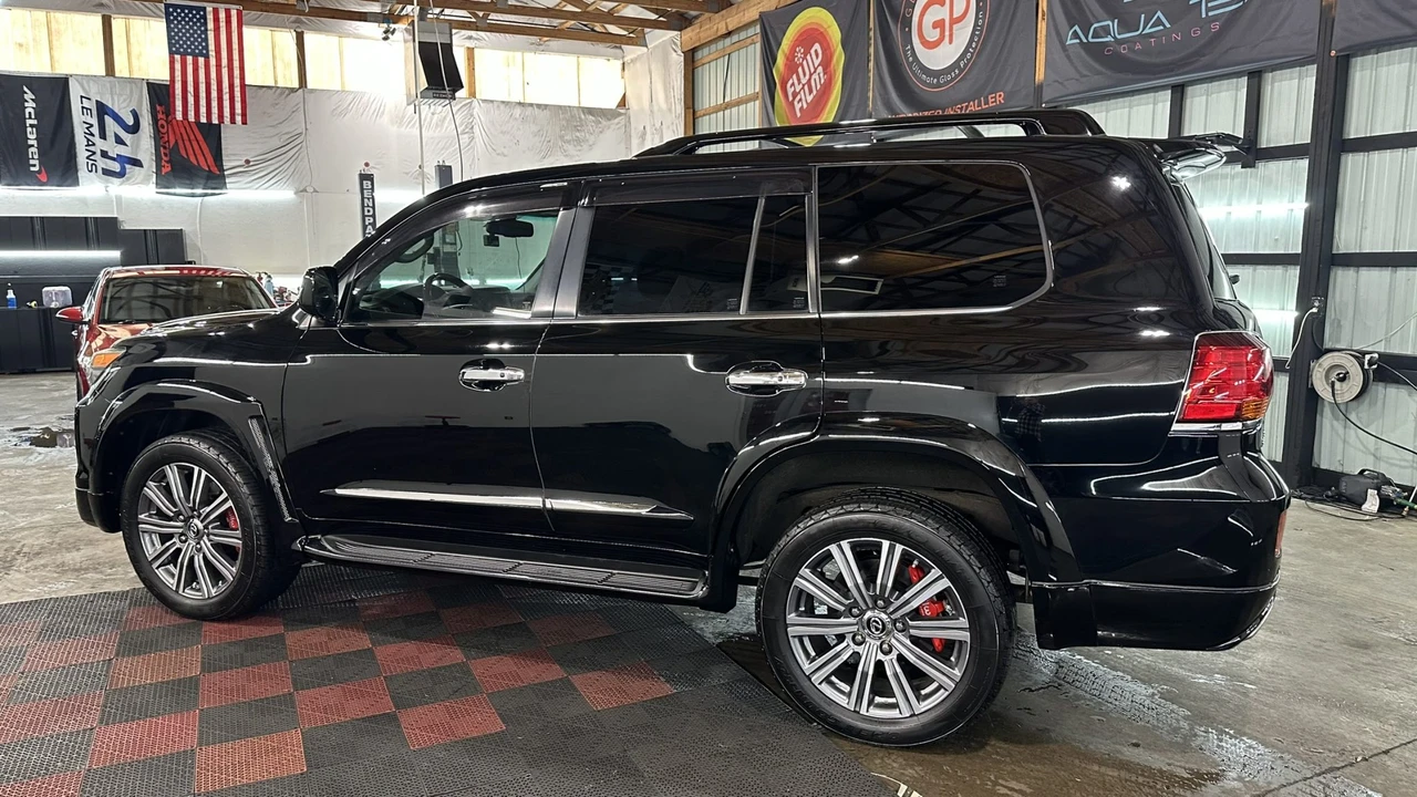 2009 Lexus LX 3rd Gen - Image 19 of 31