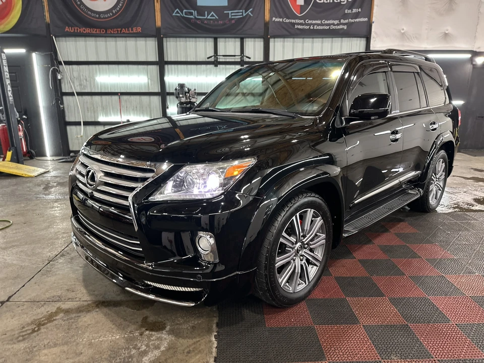 2009 Lexus LX 3rd Gen - Image 2 of 31
