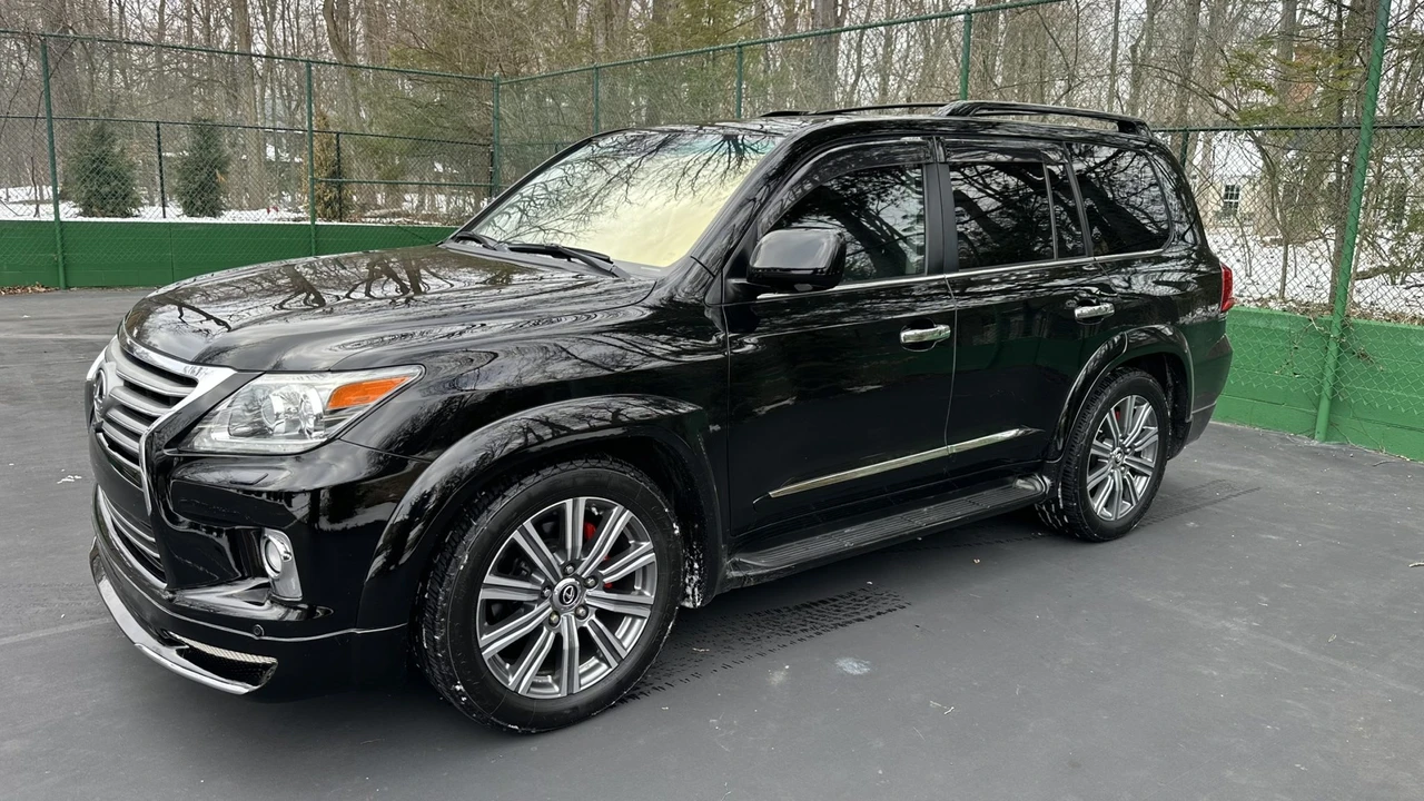 2009 Lexus LX 3rd Gen - Image 26 of 31