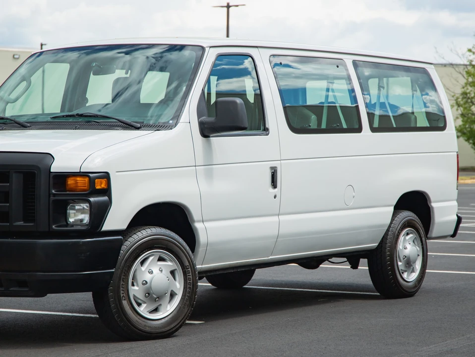 2013 Ford Econoline Van - Image 11 of 31