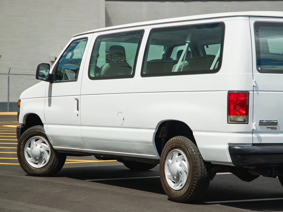 2013 Ford Econoline Van - Image 15 of 31