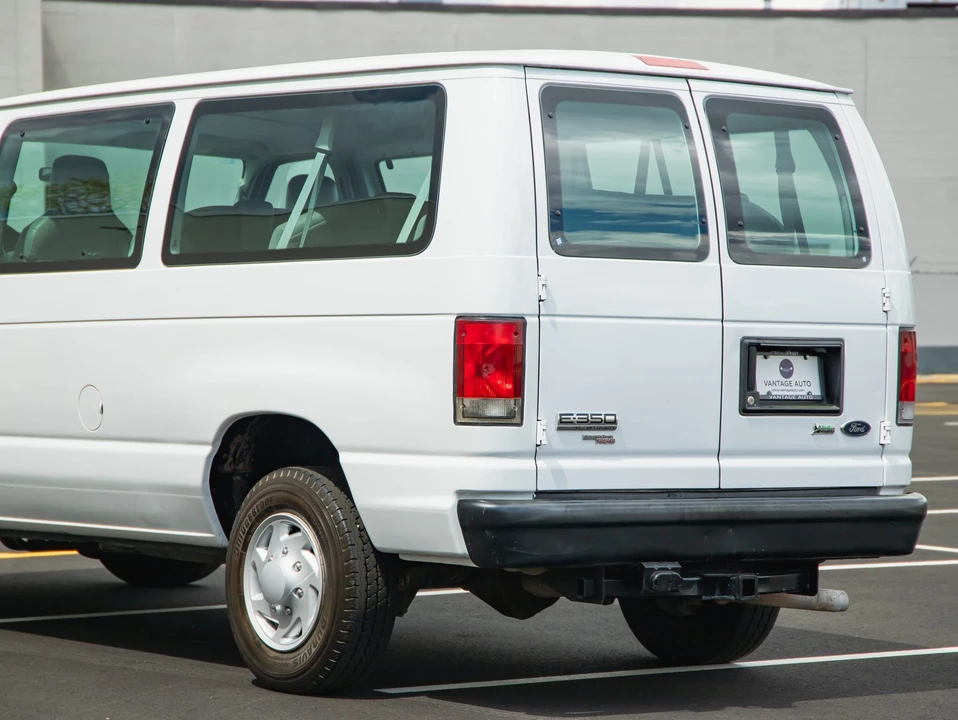 2013 Ford Econoline Van - Image 16 of 31
