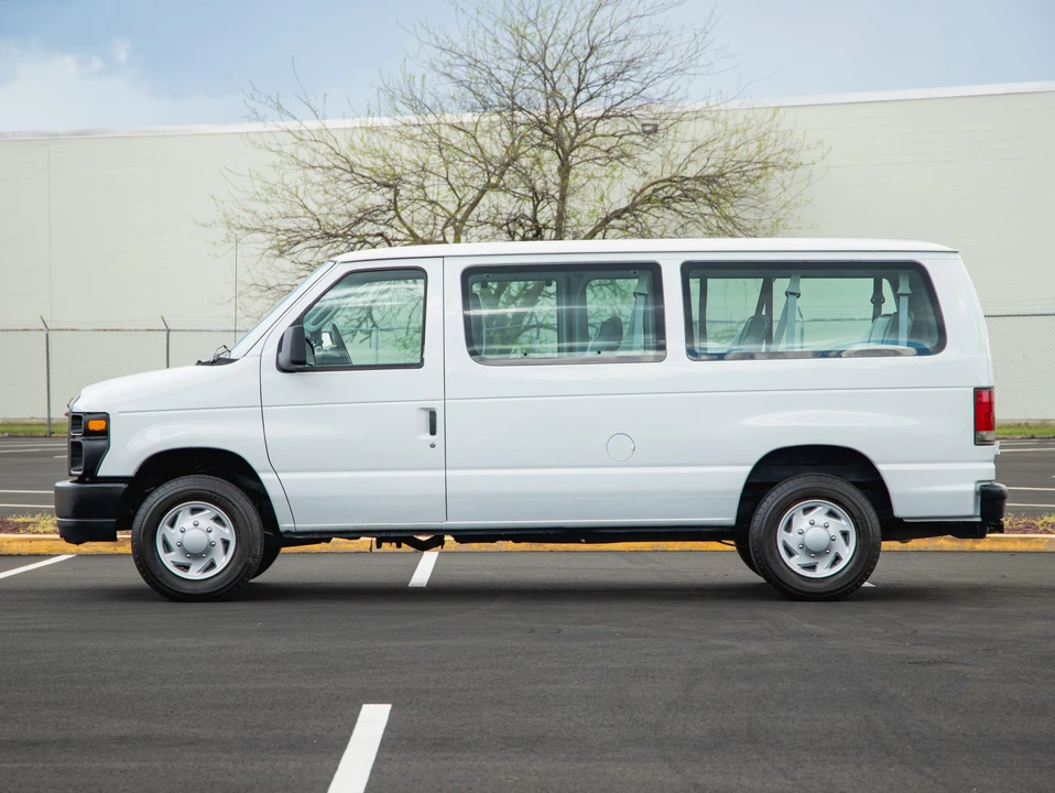 2013 Ford Econoline Van - Image 3 of 31