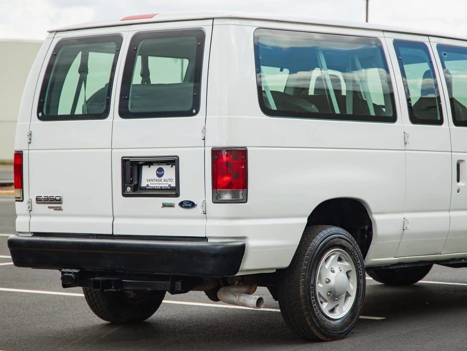 2013 Ford Econoline Van - Image 17 of 31