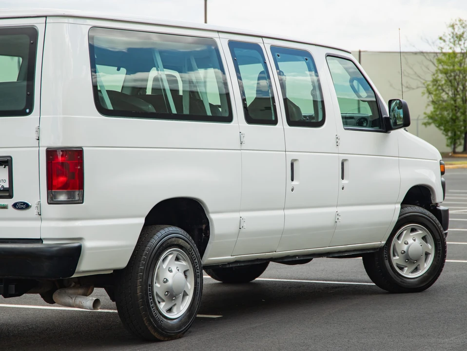 2013 Ford Econoline Van - Image 18 of 31