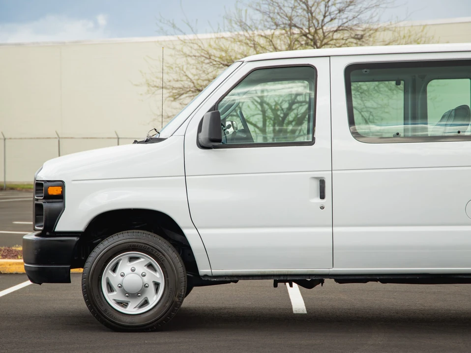2013 Ford Econoline Van - Image 12 of 31