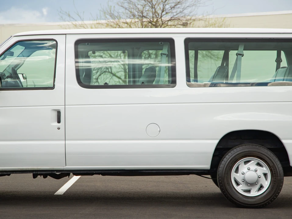 2013 Ford Econoline Van - Image 13 of 31