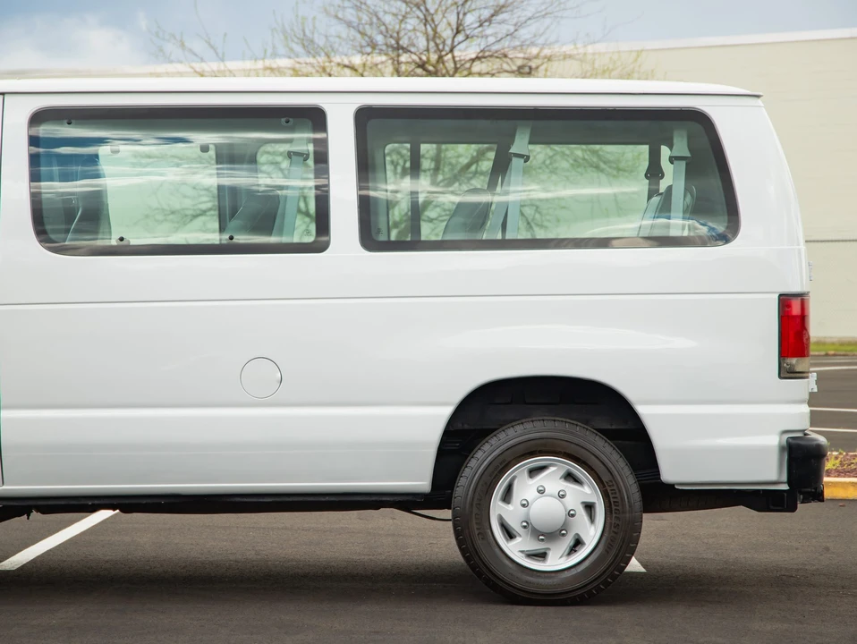 2013 Ford Econoline Van - Image 14 of 31