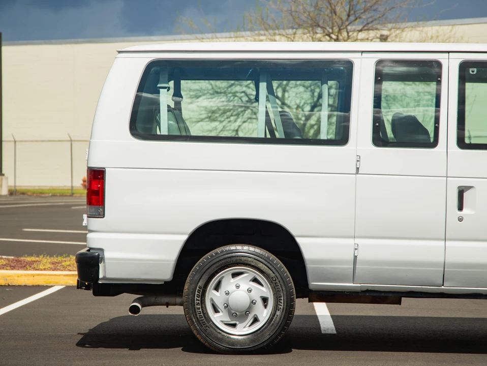 2013 Ford Econoline Van - Image 19 of 31