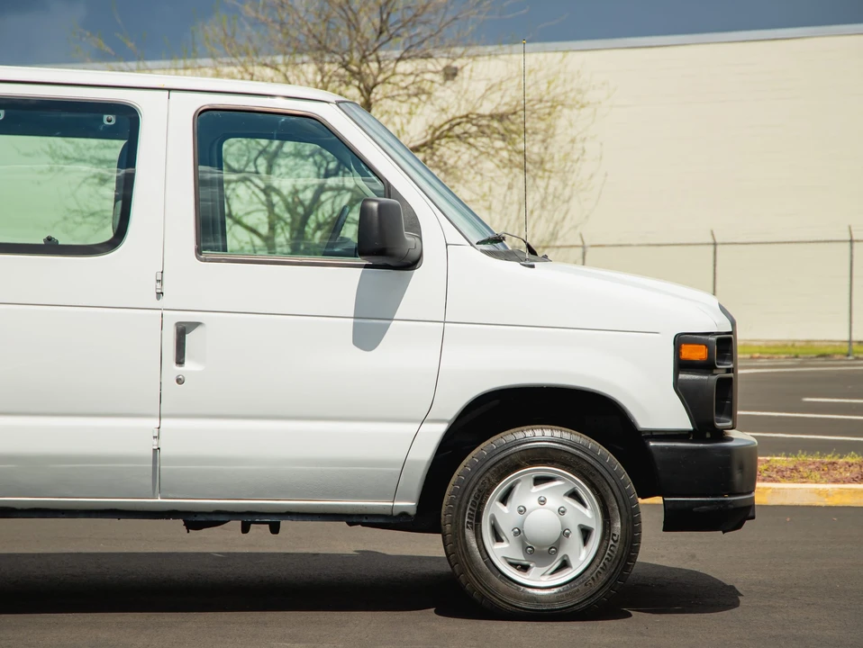 2013 Ford Econoline Van - Image 21 of 31