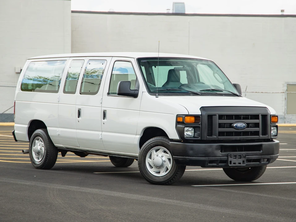 2013 Ford Econoline Van - Image 8 of 31