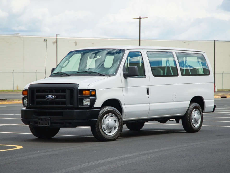 2013 Ford Econoline Van - Image 2 of 31