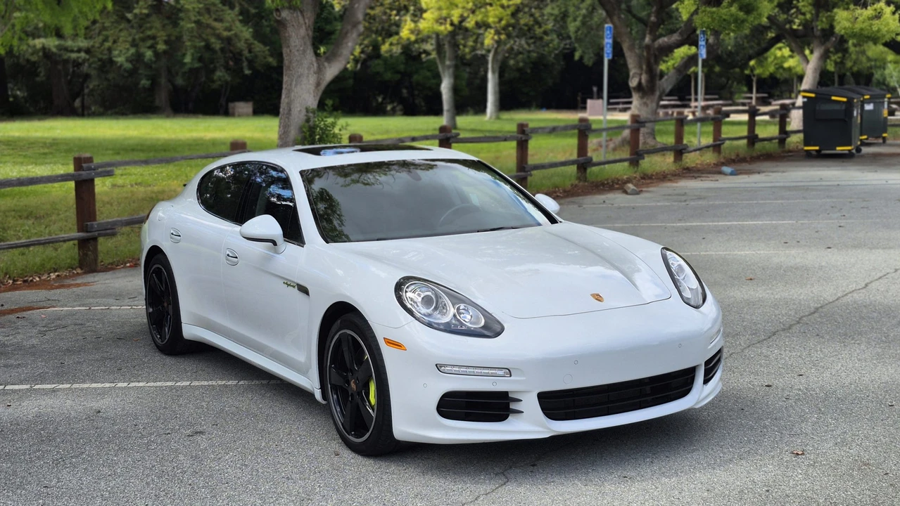 2014 Porsche 970 Panamera S - Image 13 of 31