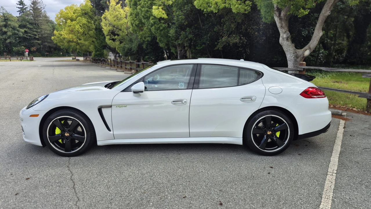 2014 Porsche 970 Panamera S - Image 8 of 31