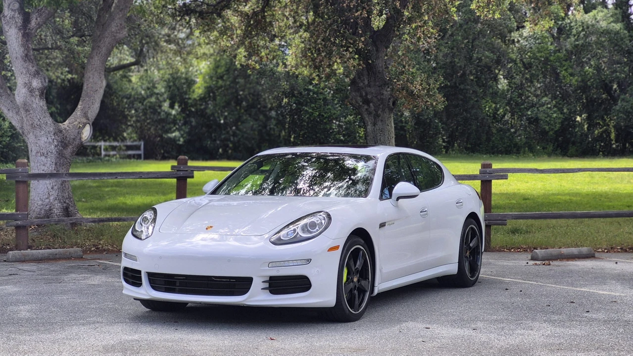 2014 Porsche 970 Panamera S - Image 2 of 31
