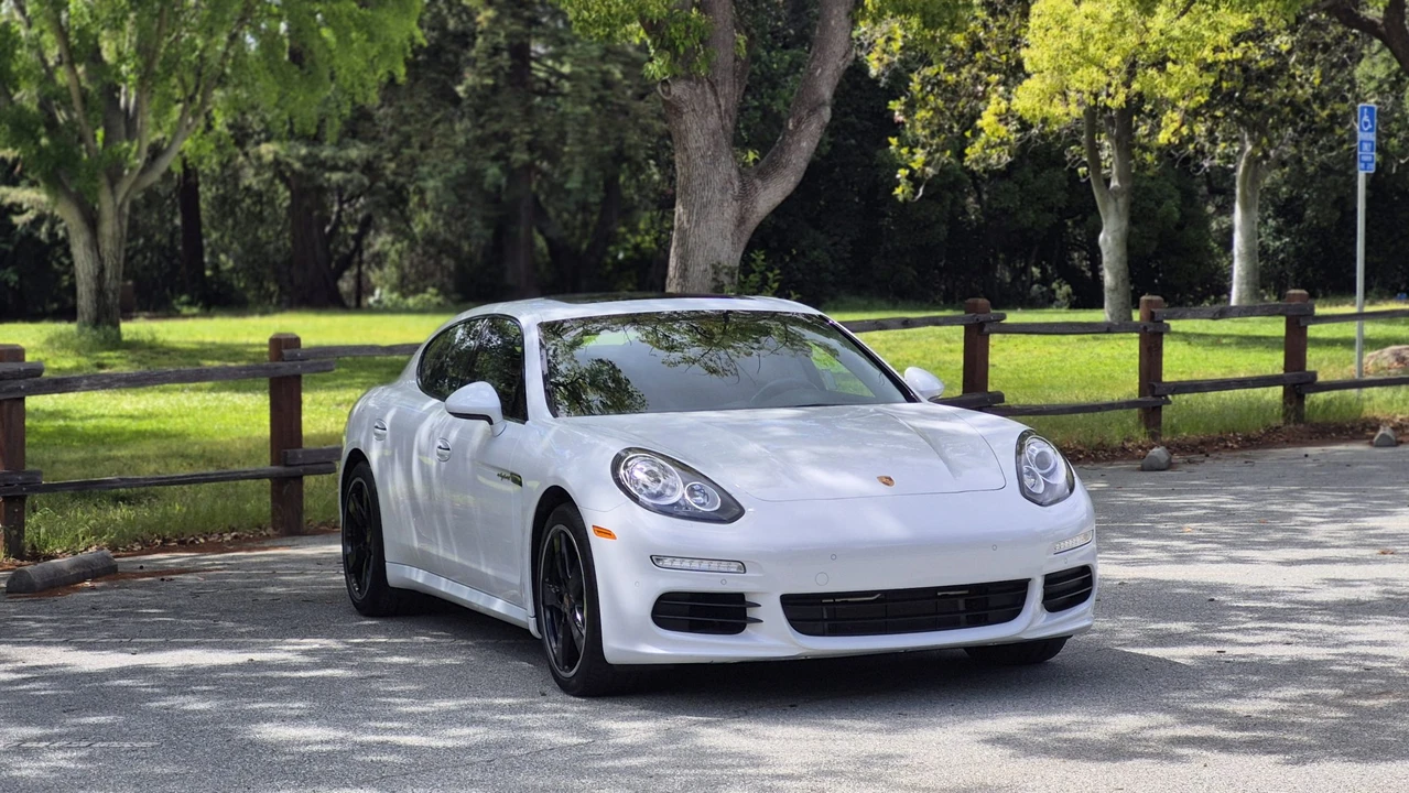 2014 Porsche 970 Panamera S - Image 16 of 31