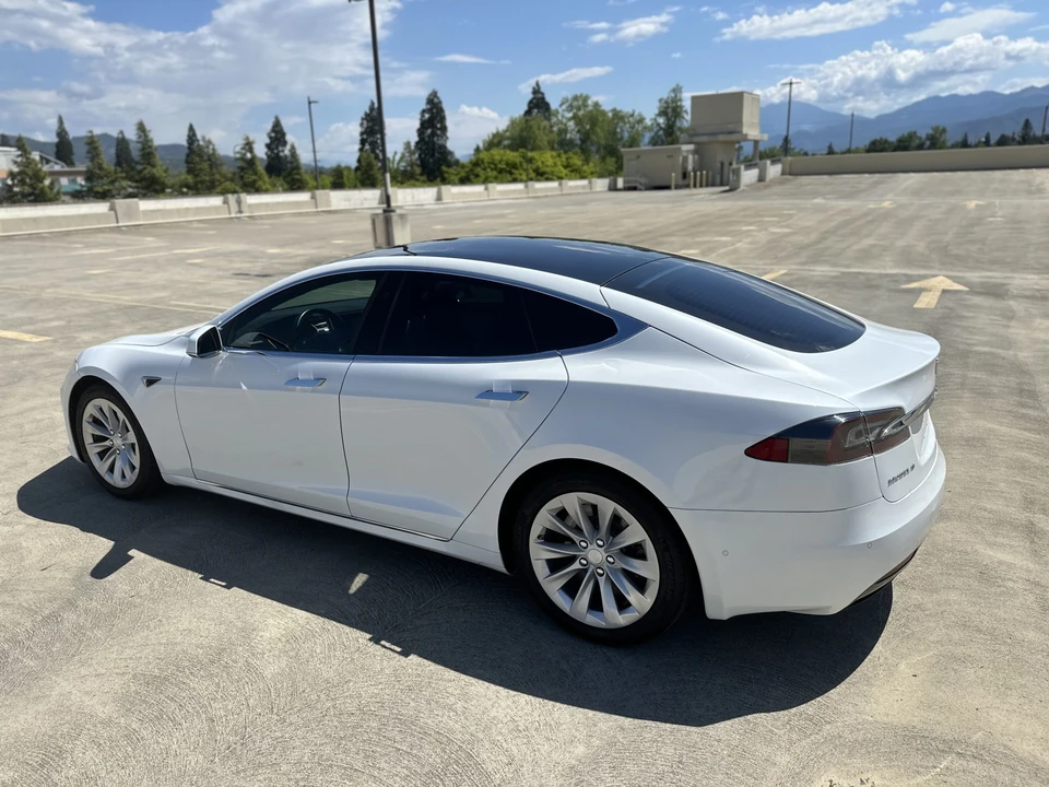 2017 Tesla Model S - Image 12 of 31