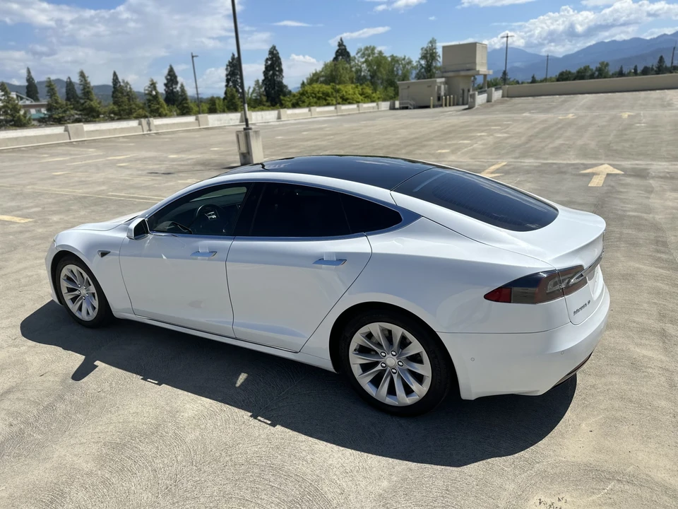 2017 Tesla Model S - Image 10 of 31