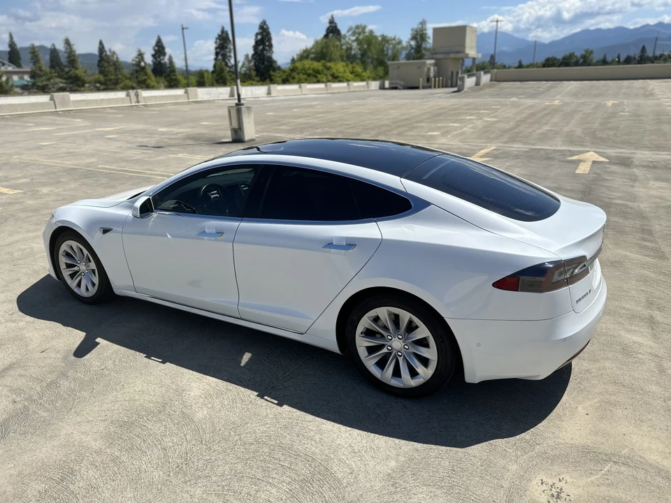 2017 Tesla Model S - Image 11 of 31