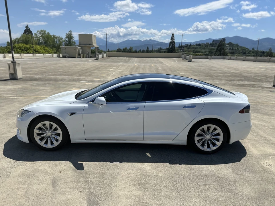 2017 Tesla Model S - Image 9 of 31