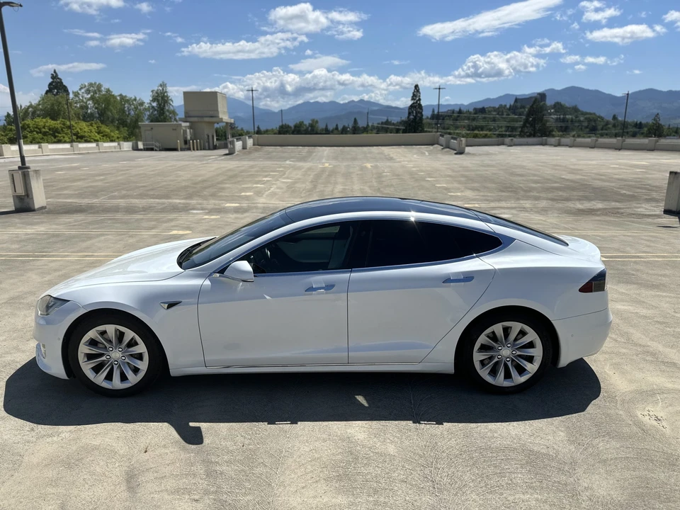 2017 Tesla Model S - Image 8 of 31