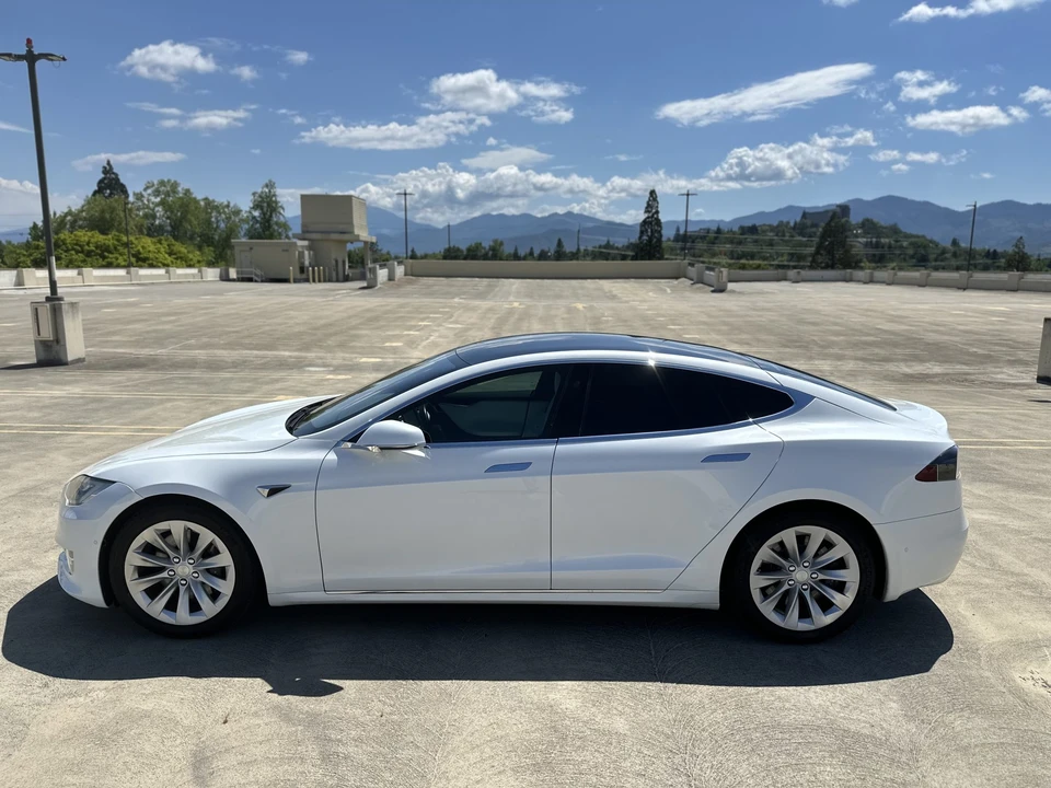 2017 Tesla Model S - Image 7 of 31