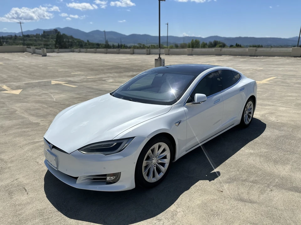 2017 Tesla Model S - Image 2 of 31