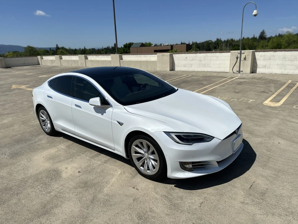 2017 Tesla Model S - Image 30 of 31
