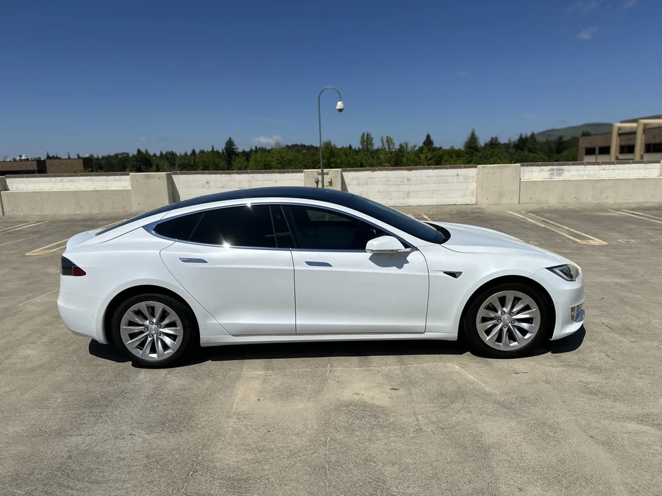 2017 Tesla Model S - Image 23 of 31