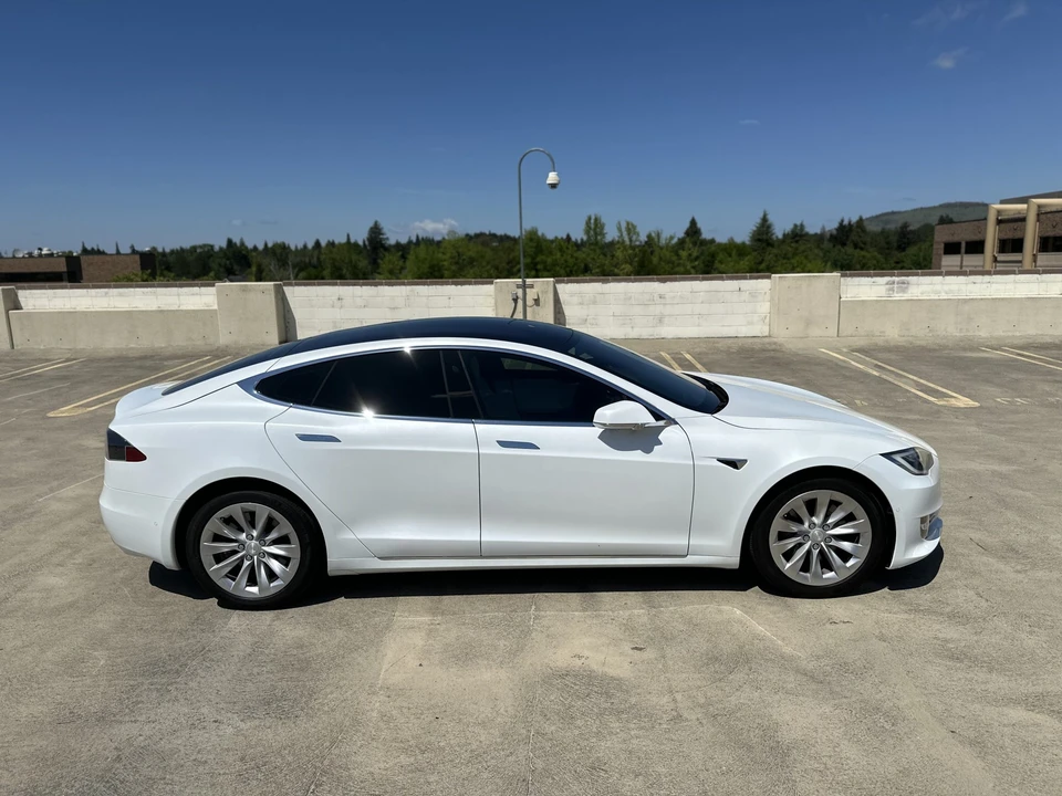 2017 Tesla Model S - Image 26 of 31