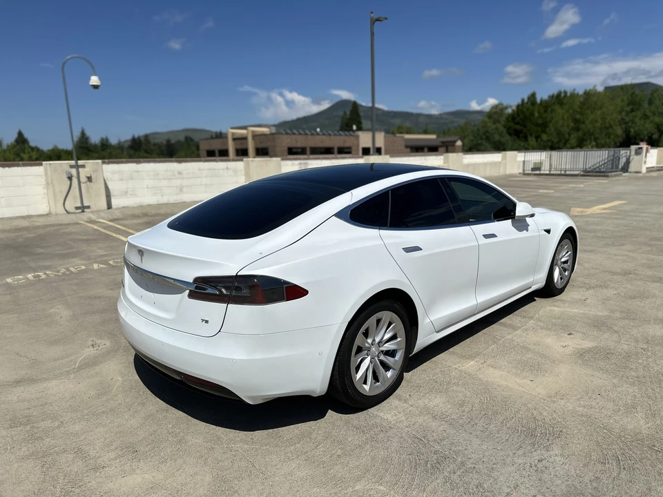 2017 Tesla Model S - Image 22 of 31