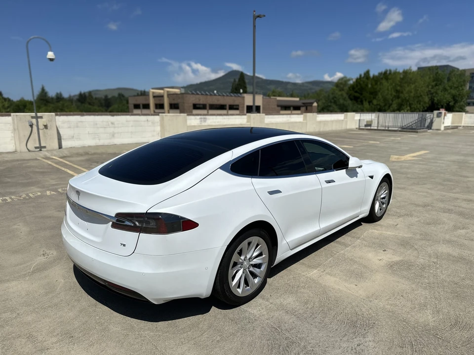 2017 Tesla Model S - Image 21 of 31