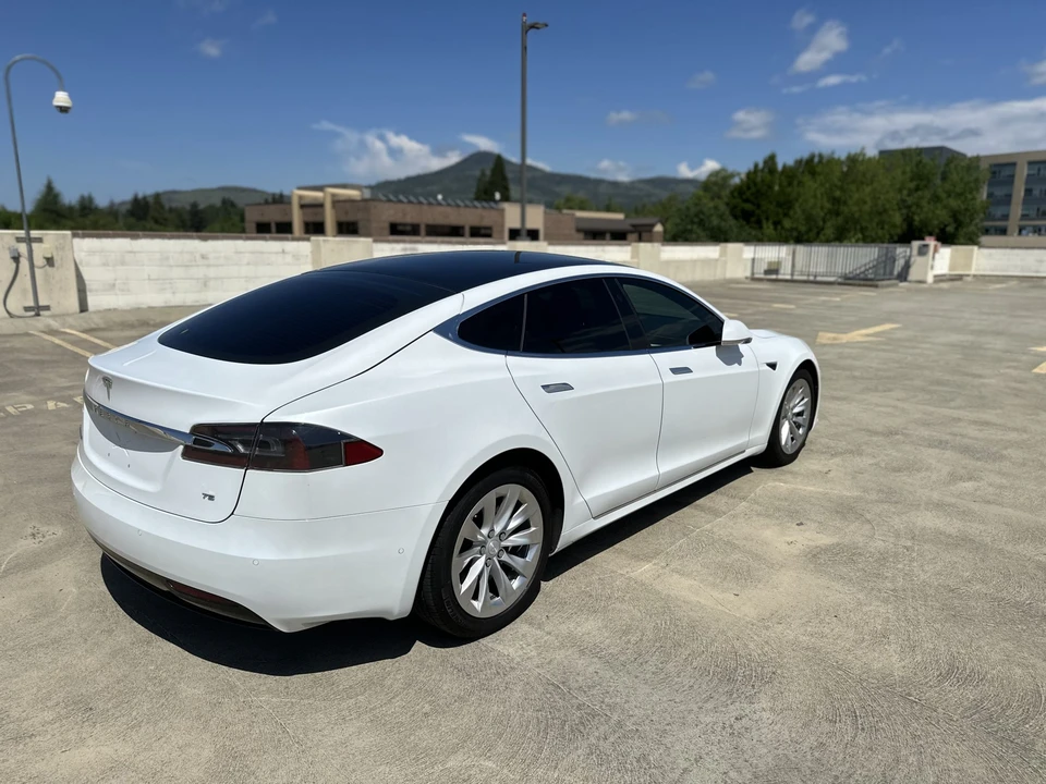 2017 Tesla Model S - Image 19 of 31