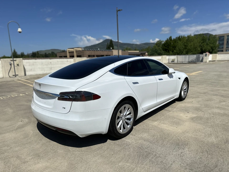 2017 Tesla Model S - Image 20 of 31