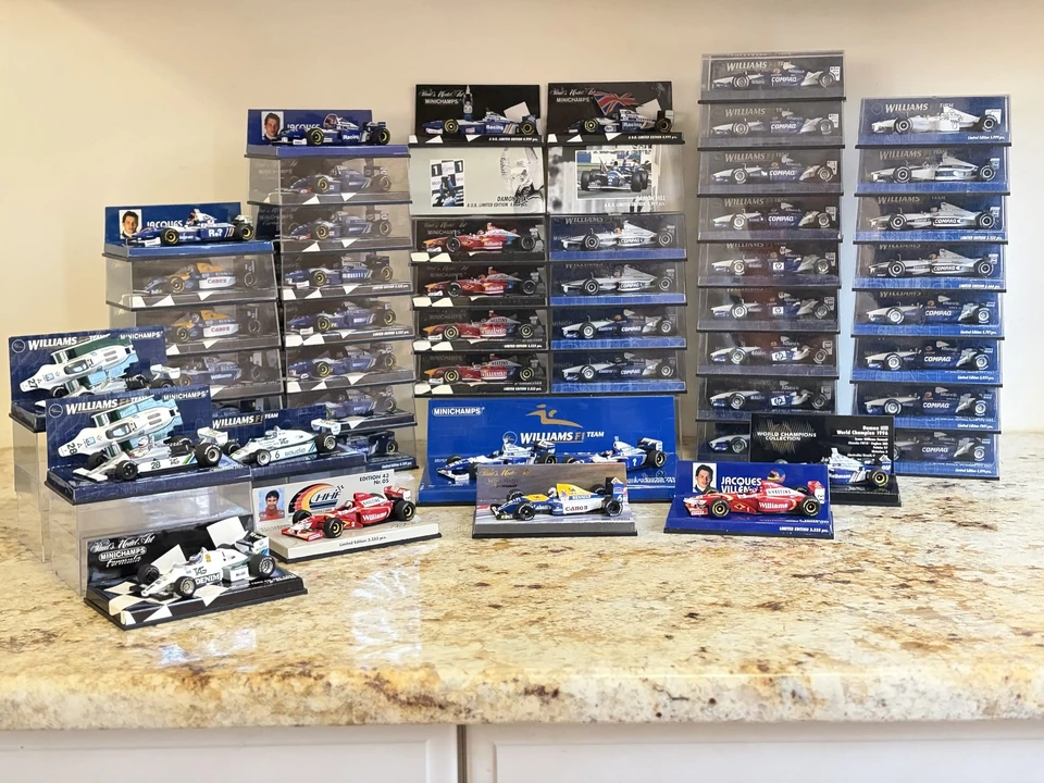 Parts & Memorabilia Scale Models - Image 2 of 31