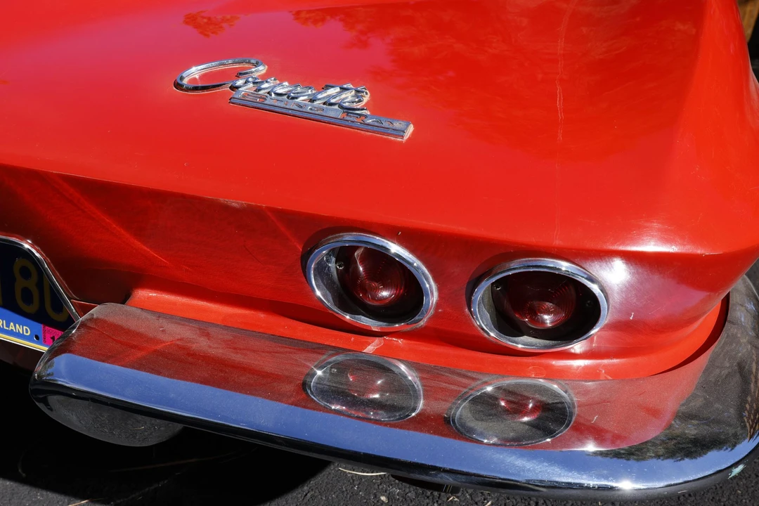 1963 Chevrolet Corvette C2 - Image 16 of 31