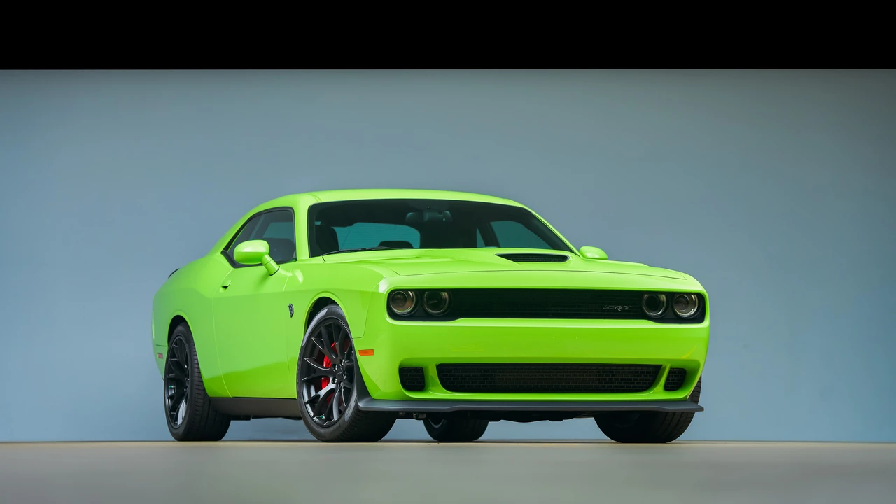 2015 Dodge Challenger SRT Hellcat 3rd Gen - Image 13 of 31
