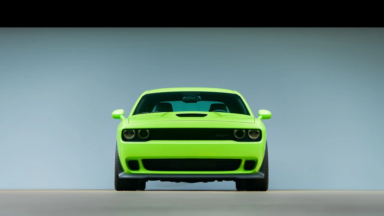2015 Dodge Challenger SRT Hellcat 3rd Gen - Image 15 of 31