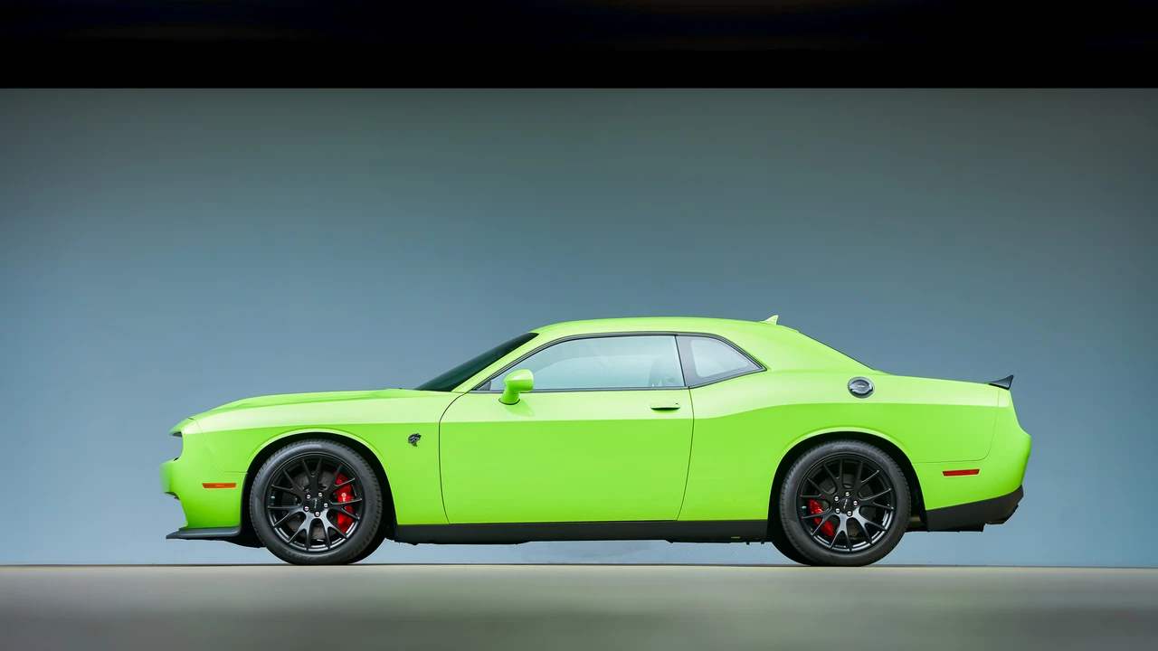 2015 Dodge Challenger SRT Hellcat 3rd Gen - Image 17 of 31