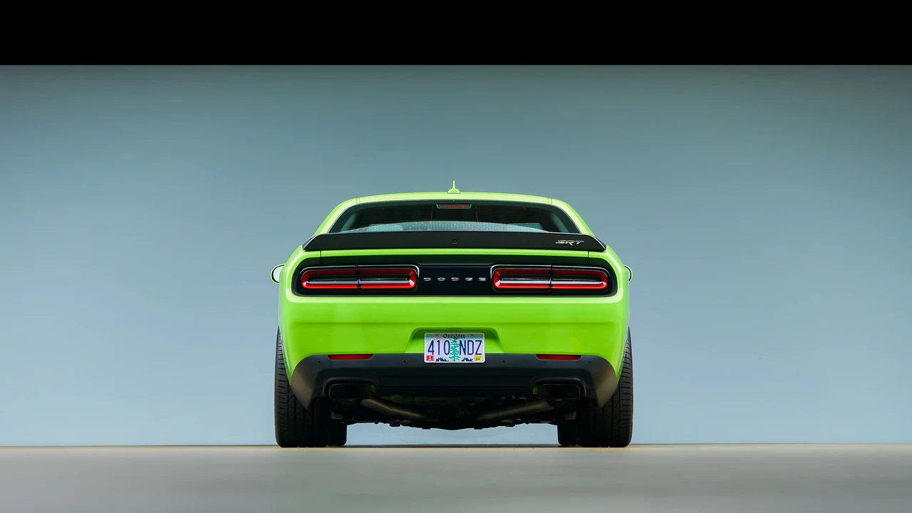 2015 Dodge Challenger SRT Hellcat 3rd Gen - Image 19 of 31