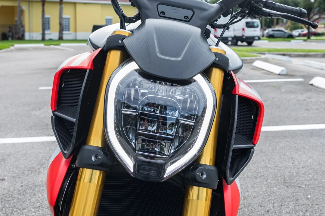 2026 Ducati Diavel - Image 11 of 31