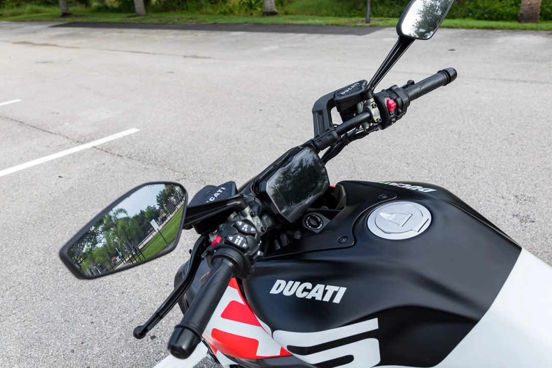 2026 Ducati Diavel - Image 23 of 31