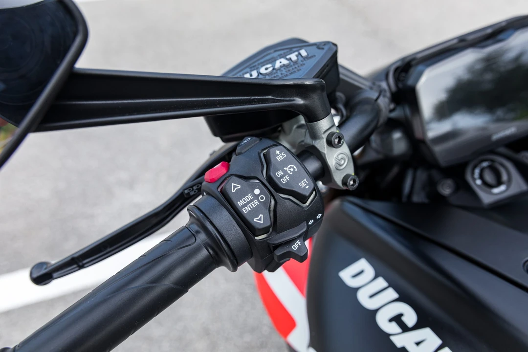2026 Ducati Diavel - Image 25 of 31