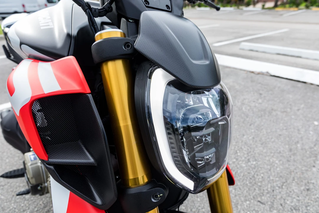 2026 Ducati Diavel - Image 12 of 31